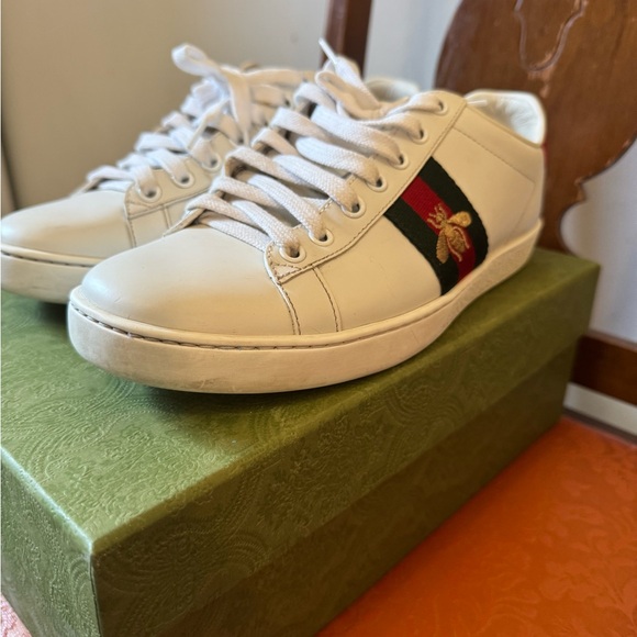 Gucci White Sneaker - Picture 2 of 7
